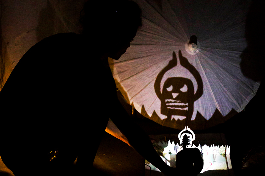 Photo du spectacle Un peu perdu de la compagnie de théâtre jeune public Conte en ombres